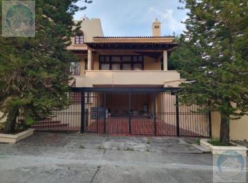 Casa · 6 Estacionamientos · Casa - Fraccionamiento Bugambilias