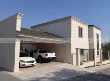 Casa · 363m² · 3 Recámaras · 2 Estacionamientos · Casa en Venta en Cadereyta