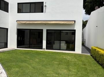 Casa · 512m² · 3 Recámaras · 3 Estacionamientos · Casa Celeste en Jurica