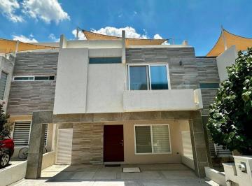 Casa · 275m² · 4 Recámaras · 3 Estacionamientos · Venta Casa Privada Zibata Seguridad Casa Club Alberca 4 Recamaras Cerca Colegios