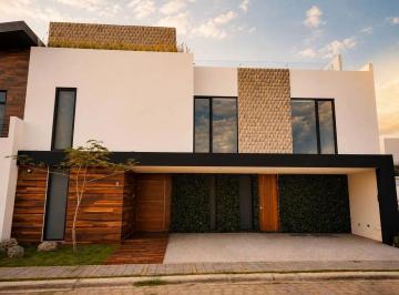 Casa · 406m² · 4 Recámaras · 3 Estacionamientos · Casa en Venta Lomas de Angelopolis Parque Volcanes