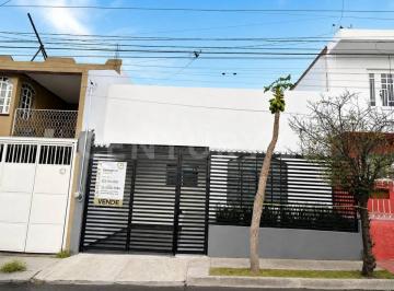 Casa · 196m² · 4 Recámaras · 1 Estacionamiento · Casa en Venta, Col, El Carmen, Guadalajara, Jalisco