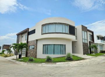 Casa de 4 habitaciones, Alvarado · Casa de 4 Recámaras y Alberca en Renta, Punta Tiburón, Riviera Veracruzana