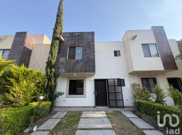 Casa · 98m² · 4 Recámaras · 2 Estacionamientos · Casa en Rinconada Acrata #52 Lt 2, Mz 3, Fracc. Rincones del Marqués, El Marqués, Querétaro 76246
