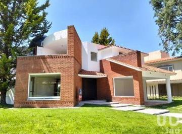 Casa · 342m² · 4 Recámaras · 4 Estacionamientos · Casa en Renta en Rancho Zamarrero, Zinacantepec, México