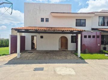 Casa de 4 habitaciones, Zapopan · Casa en Venta en Paseos Universidad