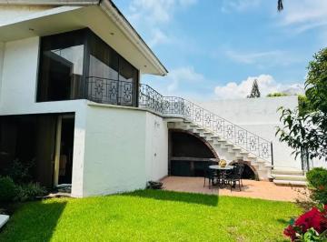 Casa · 878m² · 4 Recámaras · 5 Estacionamientos · Casa en Venta en Bosques de Las Palmas