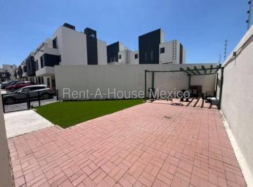 Casa de 3 habitaciones, El Marqués · Casa Amueblada de 3 Niveles Unicada en Esquina con 3 Recámaras, El Mirador - Renta