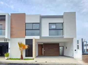 Casa · 243m² · 4 Recámaras · 2 Estacionamientos · Casa en Fraccionamiento Lomas Diamante