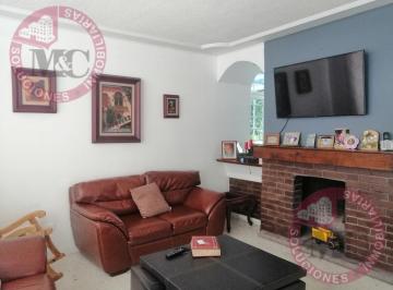Casa · 278m² · 5 Recámaras · 2 Estacionamientos · Casa con Departamento Independiente a La Venta en Fracc. El Dorado, Ags.