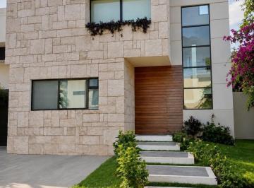 Casa · 270m² · 3 Recámaras · 3 Estacionamientos · Casa en Residencial Cumbres