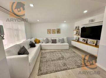 Casa · 454m² · 3 Recámaras · 4 Estacionamientos · Excelente Casa en Venta en La Herradura