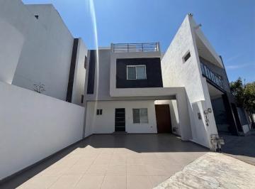 Casa · 160m² · 4 Recámaras · 2 Estacionamientos · Apv Casa en Renta en Privadas del Canada Escobedo Nuevo Leon