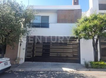 Casa · 240m² · 3 Recámaras · 2 Estacionamientos · Casa en Renta en Col. Cumbres Madeira en Monterrey
