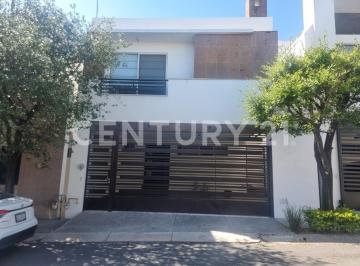 Casa · 240m² · 3 Recámaras · 2 Estacionamientos · Casa en Renta en Col. Cumbres Madeira en Monterrey