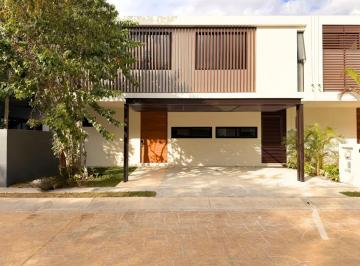 1 · Casa en Venta en Arbolada, Benito Juárez - Amplia y Confortable