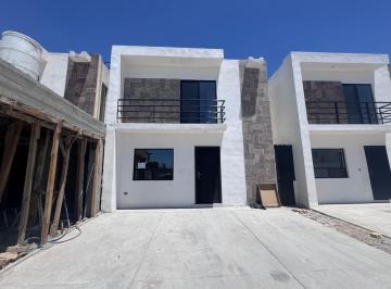 Casa · 156m² · 3 Recámaras · 2 Estacionamientos · Casa en Renta en Los Almendros Torreon Coah