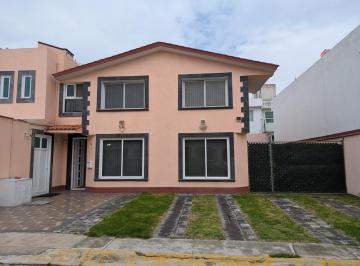 Casa · 238m² · 3 Recámaras · 5 Estacionamientos · Casa en Renta Residencial Las Américas Metepec