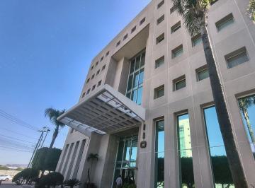 Oficina · 5000m² · Oficina en Renta en Jurica con Imagen Profesional y 2 Privados