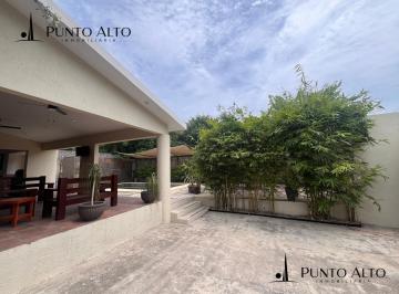 Departamento · 300m² · 3 Recámaras · 4 Estacionamientos · Departamentodepartamento en Renta Equipado con Alberca Col. Miramar