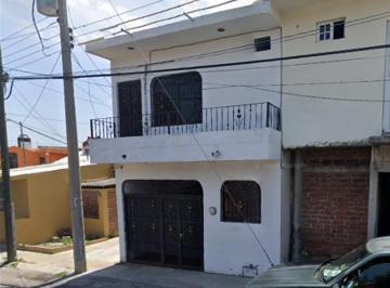 Casa de 4 habitaciones, Villa de Alvarez · Casa en Venta Calle Cristobal Colon 746 Col Villas del Rio, Colima