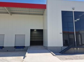 Bodega comercial · 570m² · 4 Estacionamientos · Bodega en Renta en Parque Industrial Calamanda Sobre Carretera 57