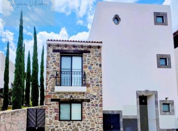Casa en condominio · 200m² · 3 Recámaras · 3 Estacionamientos · Casa en Condominio - Villa de Los Frailes