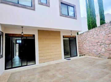 Casa en condominio · 220m² · 3 Recámaras · 3 Estacionamientos · Casa en Condominio - Villa de Los Frailes