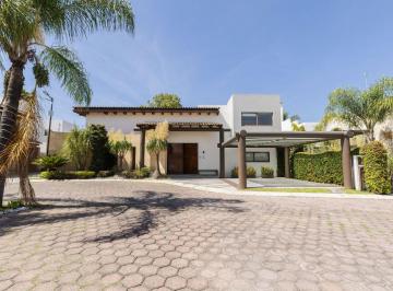 Casa de 5 habitaciones, Puebla · ¡Casa en Venta con 5 Habitaciones Ubicada en El Fraccionamiento Los Alcatraces en Zavaleta!