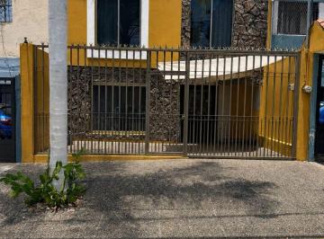 Casa de 5 habitaciones, Guadalajara · Casa en Venta en Monumental - Monte La Luna 657