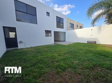 Casa · 220m² · 3 Recámaras · 2 Estacionamientos · Casa en Renta en Privada Chapultepec