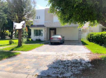 Casa de 4 habitaciones, Zapopan · Casa en Venta Valle Real