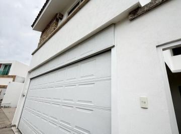 Casa · 5 Recámaras · Casa en Residencial Lomas del Refugio