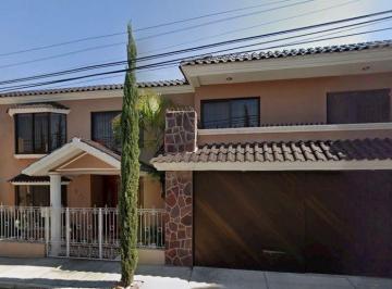 Casa de 4 habitaciones, Aguascalientes · Increible Propiedad de Dos Plantas Ubicada en Aguascalientes