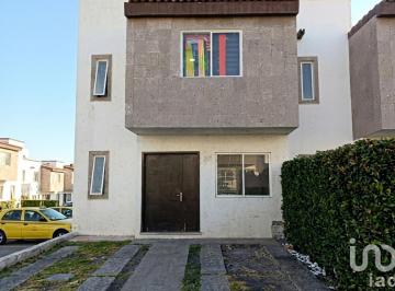 Casa · 127m² · 3 Recámaras · 2 Estacionamientos · Casa en Venta en Condominio El Mirador Queretaro