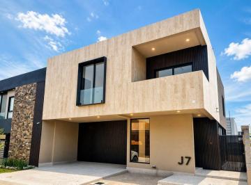 Casa en condominio · 265m² · 3 Recámaras · 2 Estacionamientos · Casa en Venta en Lomas del Molino Iv - El Molino Residencial