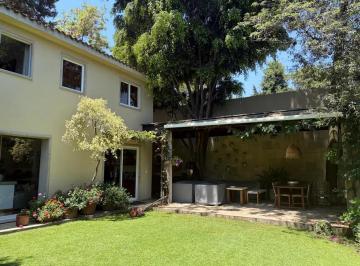 Casa · 780m² · 3 Recámaras · 5 Estacionamientos · Venta Casa en Privada en La Herradura