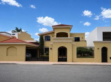 Casa · 500m² · 4 Recámaras · 3 Estacionamientos · Casa en Venta Al Norte de Mérida, Residencial Montecristo