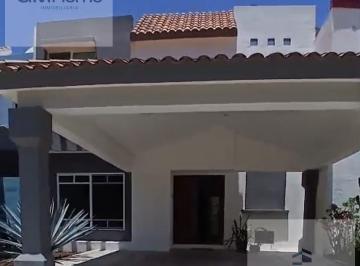 Casa · 310m² · 3 Recámaras · 2 Estacionamientos · Casa en Sábalo Country