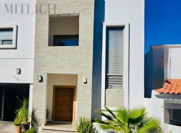 Casa · 262m² · 3 Recámaras · 2 Estacionamientos · Casa en Venta Fraccionamiento Cantera $7,000,000.
