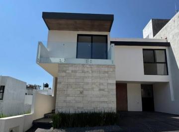 Casa · 220m² · 3 Recámaras · 2 Estacionamientos · Casa en Condominio en Zona Norte de Cuernavaca