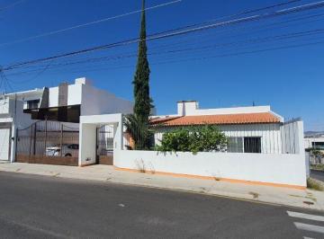Casa de 3 habitaciones, Querétaro · Casa de 1 Planta en Venta en Qro Colinas del Cimatario