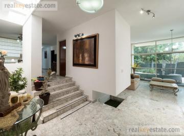 Casa · 739m² · 3 Recámaras · 4 Estacionamientos · Casa en Venta en Contry La Silla, Guadalupe, Nuevo León.