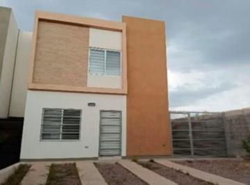 Casa de 2 habitaciones, Chihuahua · Se Renta Bonita Casa de 2 Plantas en Fracc. San Miguel Etapa I $12,000