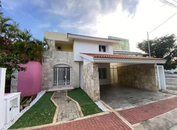 Casa · 250m² · 3 Recámaras · 2 Estacionamientos · Casa en Venta en Monterreal Mérida Ideal Para Familia o Inversión