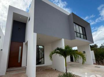 Casa · 266m² · 4 Recámaras · 2 Estacionamientos · Casa en Venta en Privada con Amenidades Al Norte de Mérida, Yucatán.
