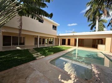 Casa · 730m² · 4 Recámaras · 4 Estacionamientos · Casa en Vista Alegre con 4 Recámaras y Alberca Al Norte de Mérida