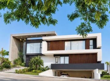 Casa en condominio · 1050m² · 5 Recámaras · 6 Estacionamientos · Casa en Venta en Punta Tiburón