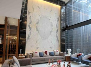 Casa · 404m² · 4 Recámaras · 4 Estacionamientos · Excelente Residencia a Moderna en Venta