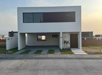 Casa en condominio · 200m² · 2 Estacionamientos · Casa en Venta en Punta Tiburón